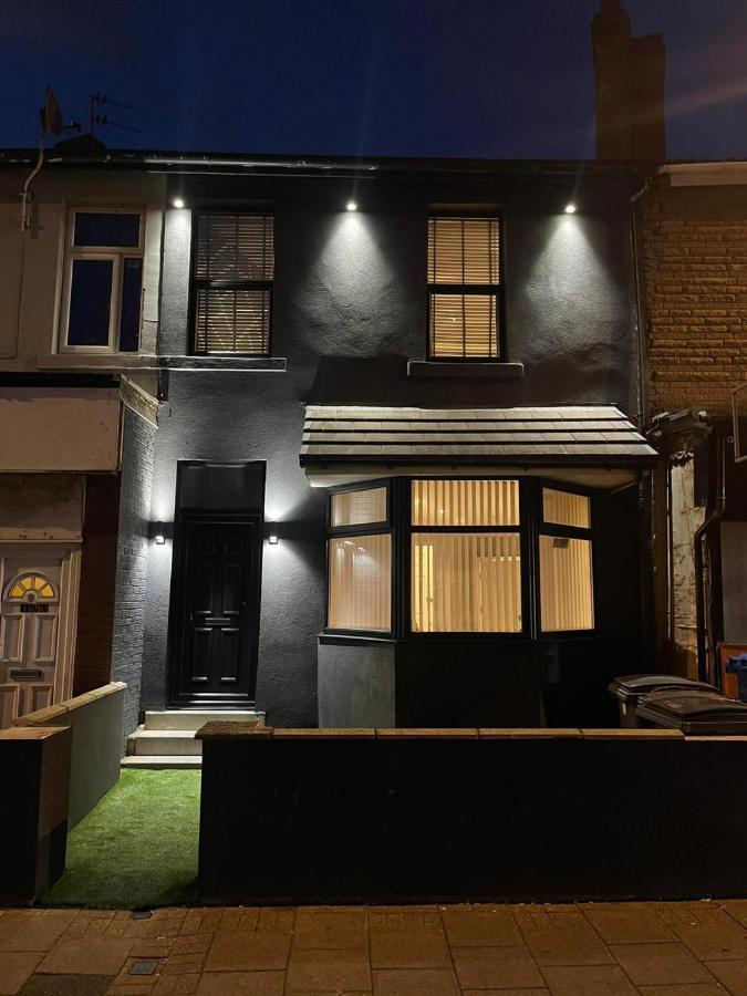 Lovely 2-Bed Apartment In Blackpool Secret House Exteriör bild